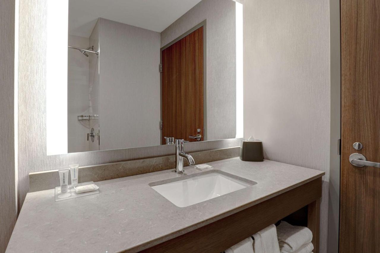 Hyatt Place Ottawa West Экстерьер фото